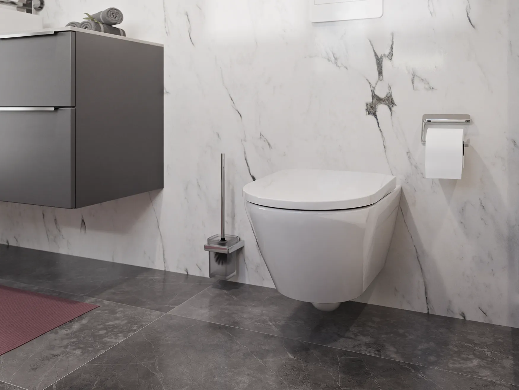 Wandhängendes WC vor marmorierter Fliese mit WC-Bürste und Papierhalter.